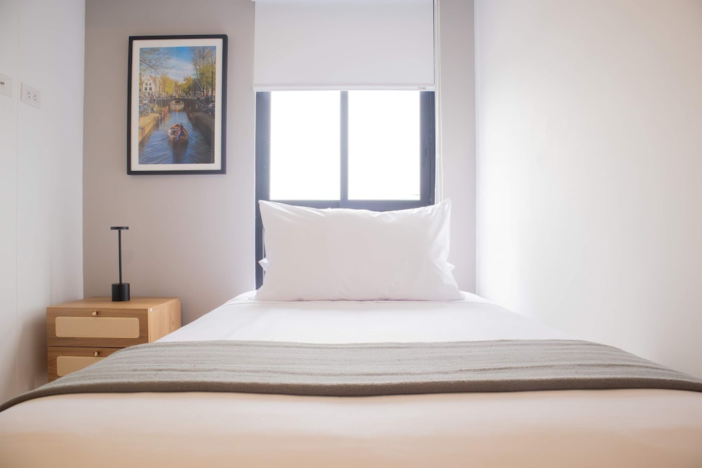 w Inviting 2BR w Balcony in Miraflores