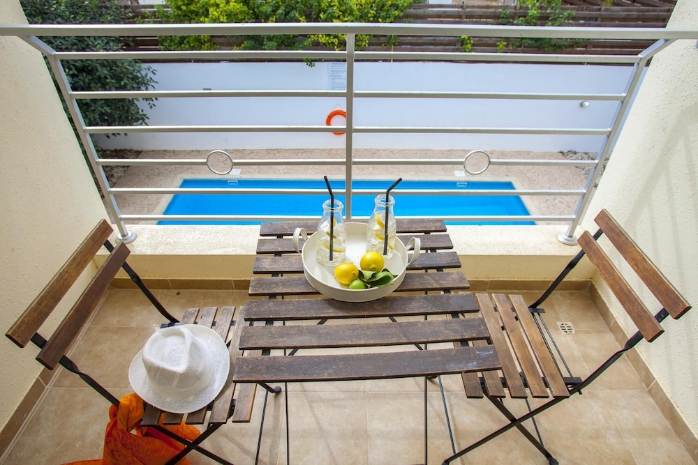 Cliantha in Protaras
