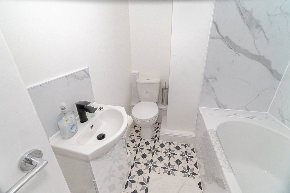 Spacious 3BR Swansea House Near City Centre