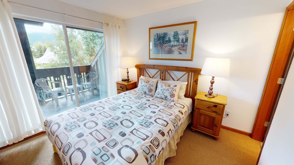 Stoney Creek Lagoon - Whistler Premier - Image 3