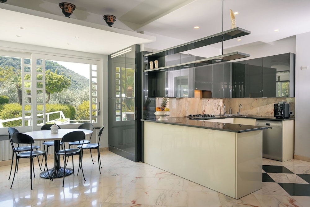Luxury Levaina Villa, Sleeps 8 on the Amalfi Coast