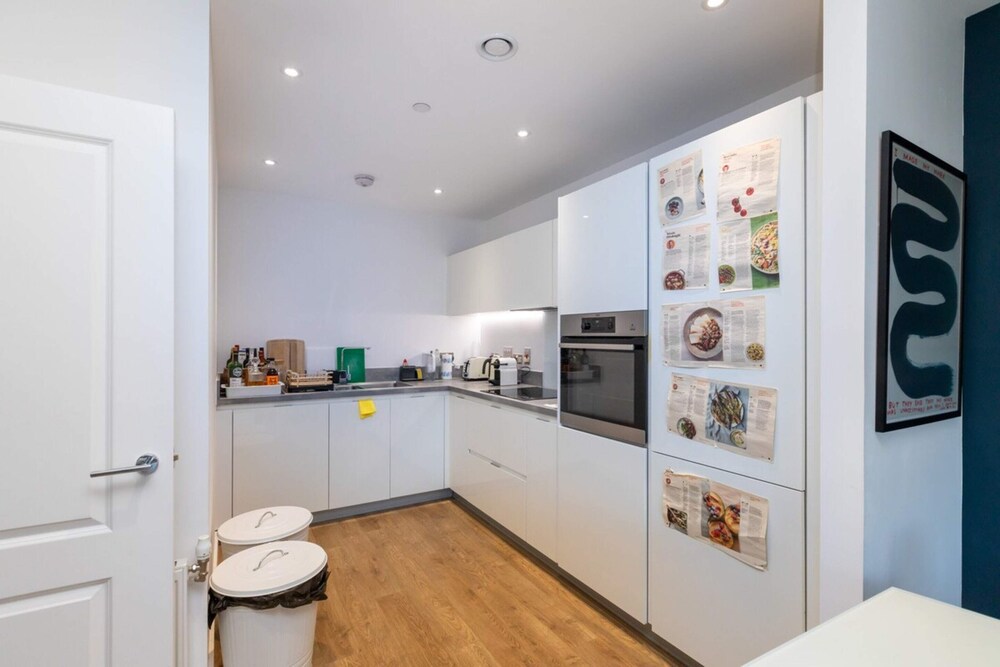 Peaceful & Vibrant 1BD Flat W/balcony- Bow Common!