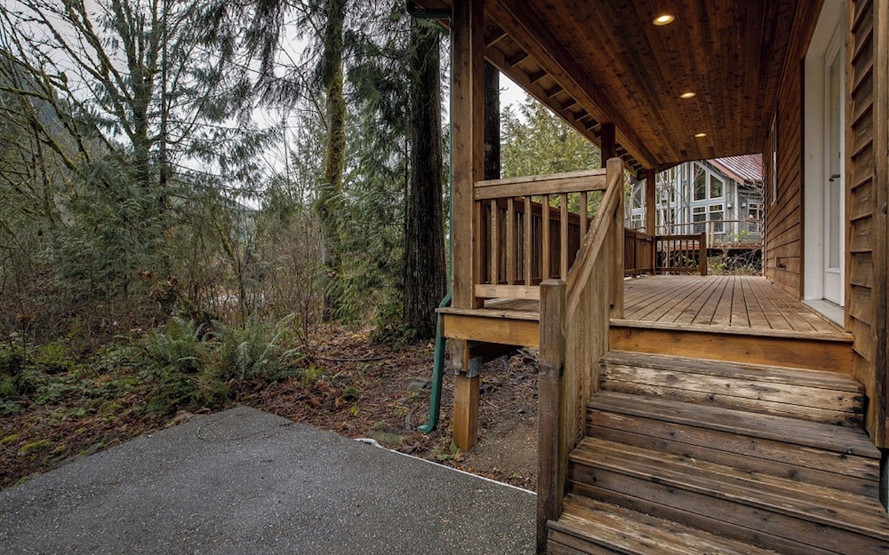 Glacier Springs Cabin 20 An Elegant Country Home