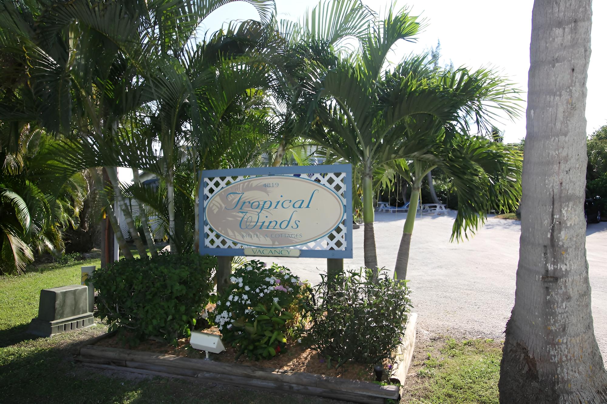 Tropical Winds Motel & Cottages