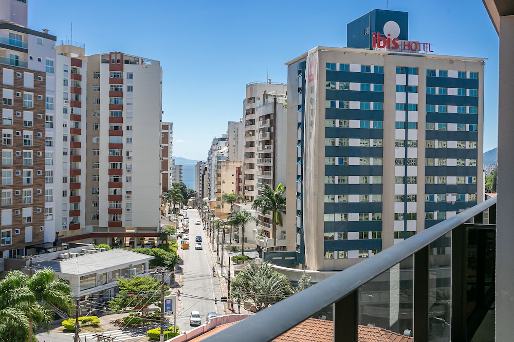 Studios Tower by Viva - Prédio com piscina e estacionamento no centro de Floripa