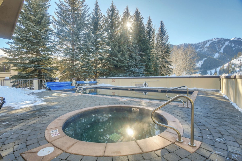 2 Mi to Sun Valley Resort: Walkable Condo!