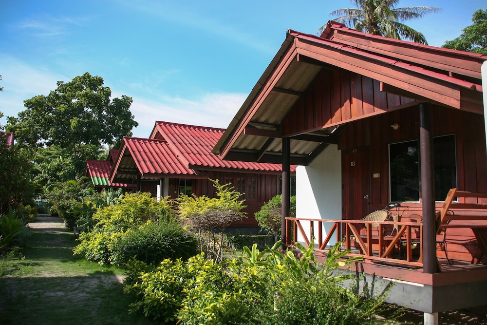 The Beach Village - Hostel