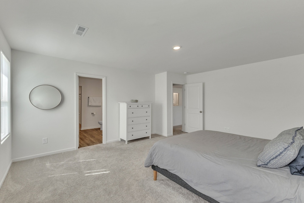 5br Pet Friendly Retreat With Garage Parking 5 Bedroom Home