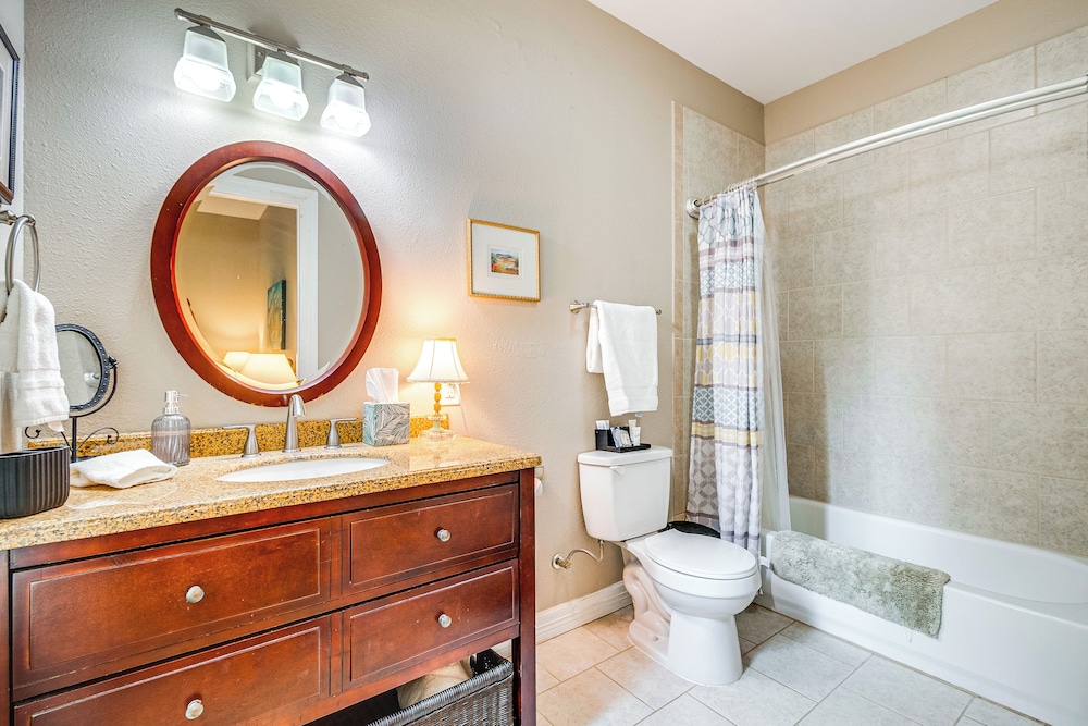 Views, Sunsets & Wildlife: Waterfront Gem in Texas