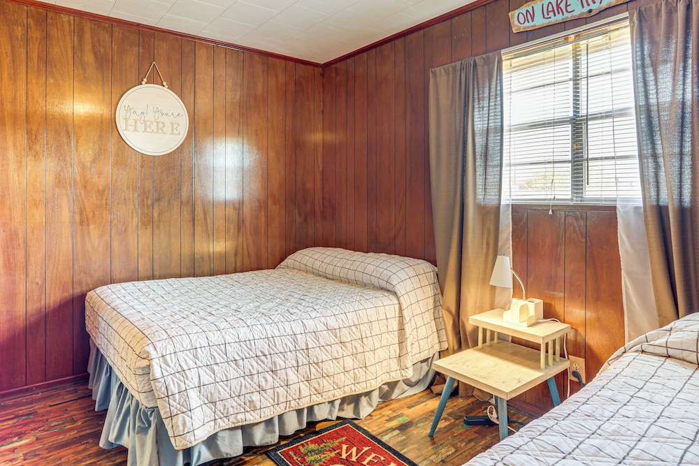Shared Dock & Yard: Greers Ferry Lake Home!