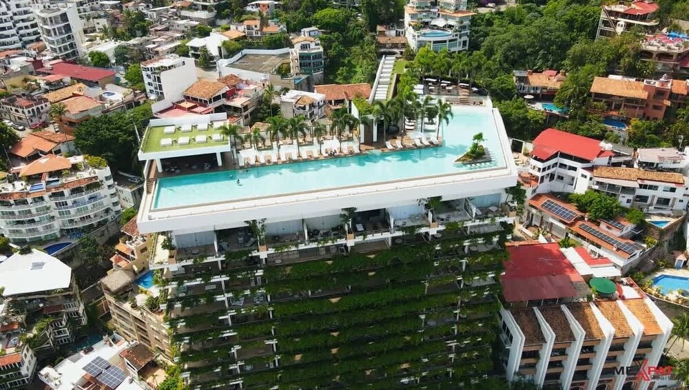 Soho PV Stunning Views Luxury Heated Rooftop Pool