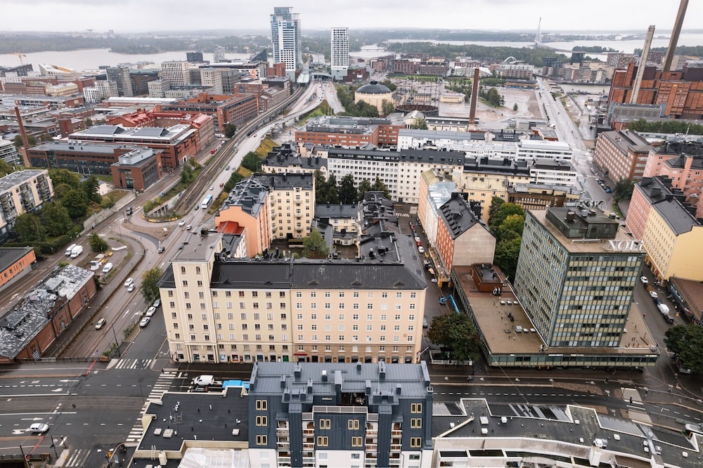 Modern Top-Floor Apt. in Helsinki