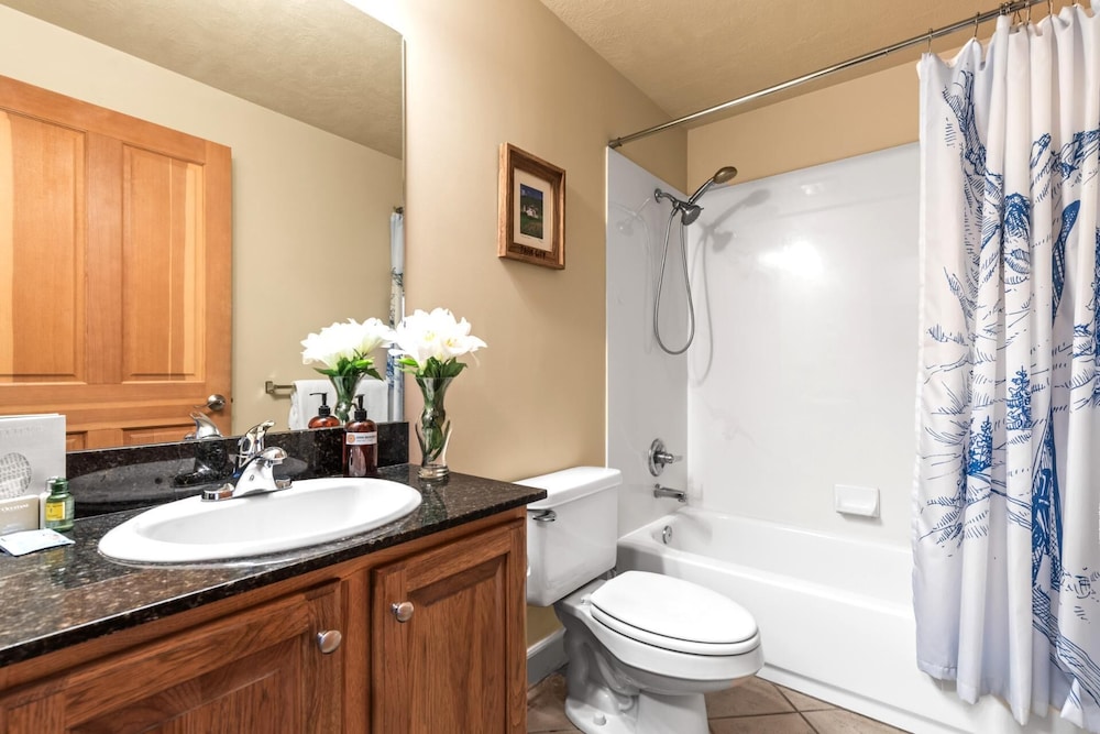 KBM Resorts Crestview Condos Spacious Condo Near Olympic Park With gas Fireplace, Year-round Pool, hot Tub, City Wide Shuttle Access. Cvc-308b