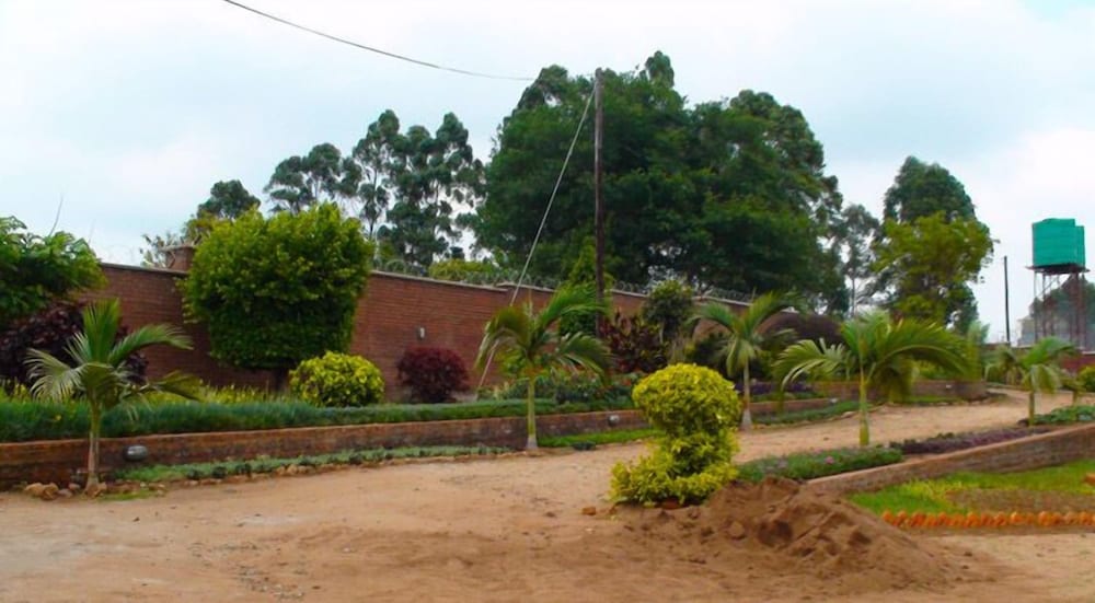 Palm Valley Lodge