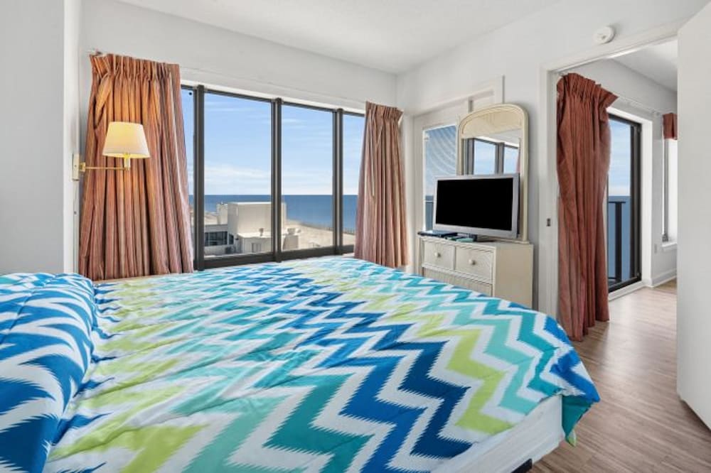 The Palace Resort by Elliott Beach Rentals