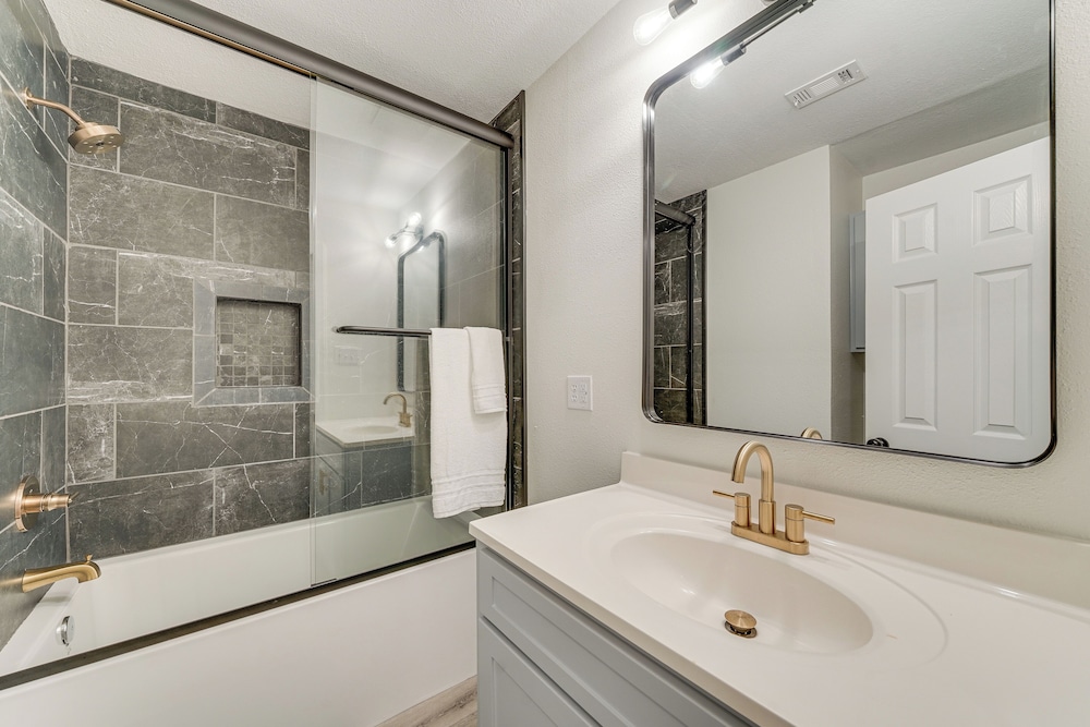 Convenient Family-friendly Location: Texarkana Gem