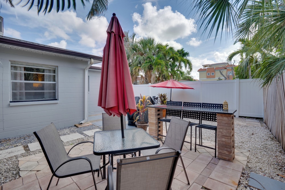 Walk to Redington Beach: Renovated Duplex w/ Patio