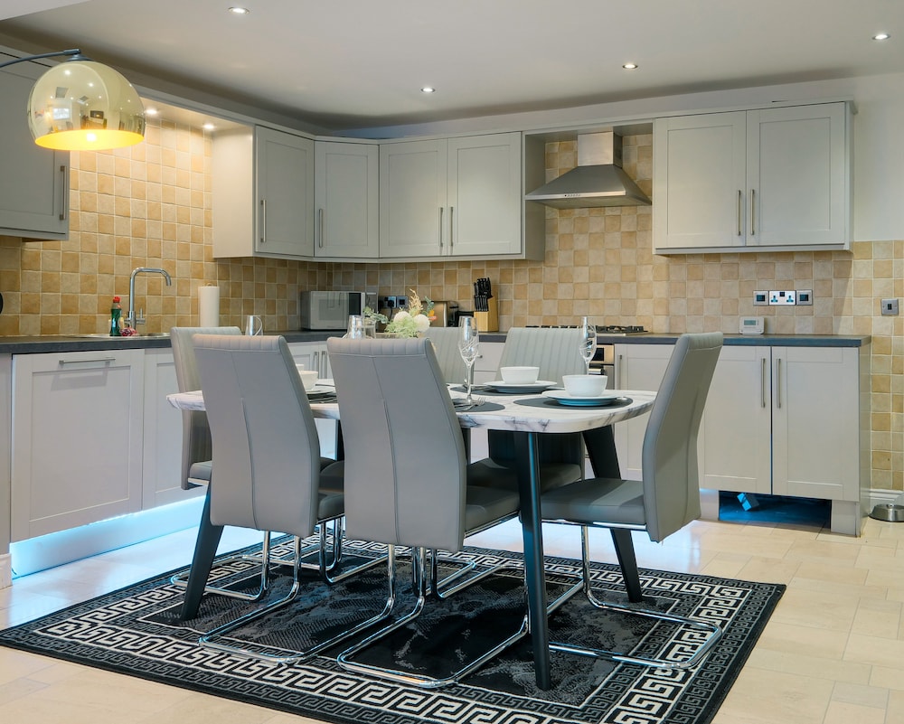 Spacious 5B Sunderland Home For Groups & Families