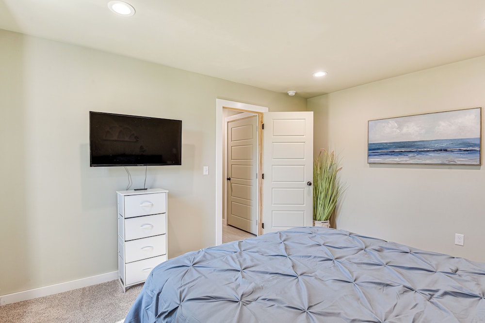 Indoor Recreation Room at Skiatook Vacation Rental view 5
