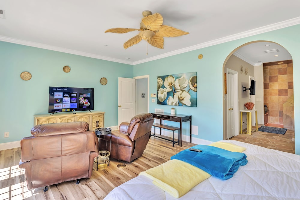 Heated Pool King Bed Jacuzzi Bath Arcade