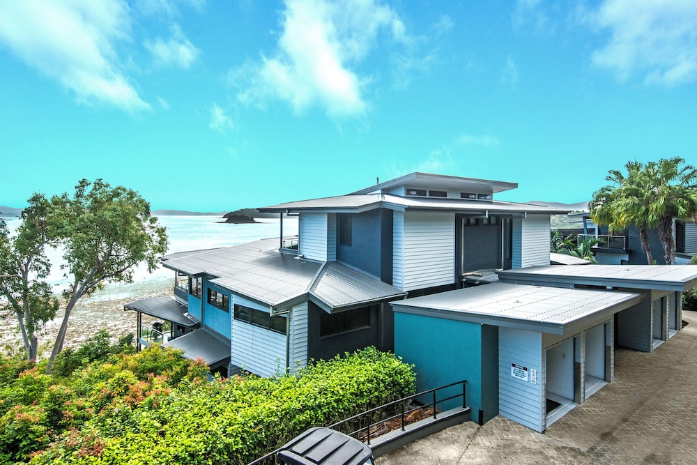 Hotel Edge 5 Absolute Oceanfront Plus Buggy - Image 1