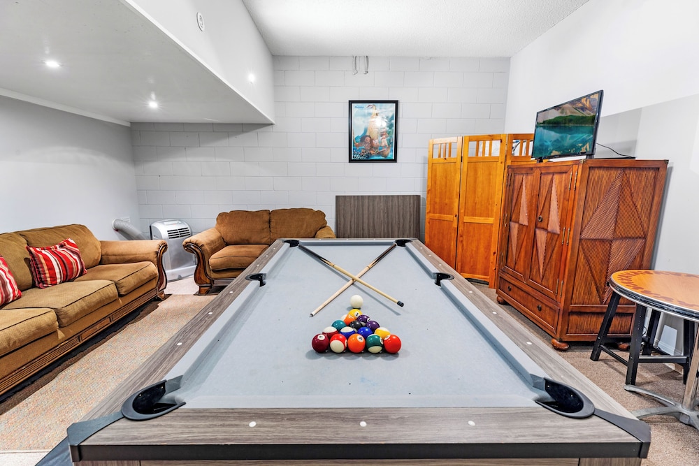 Relax & Unwind – Stunning Home W/ Private Pool!