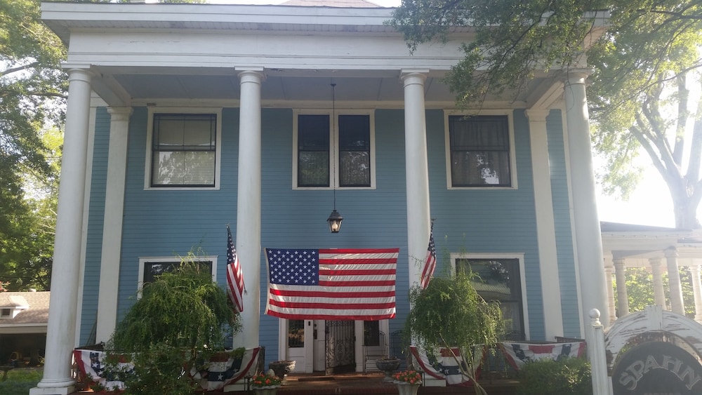 Batesville Vacations - Spahn House Bed and Breakfast - Property Image 1
