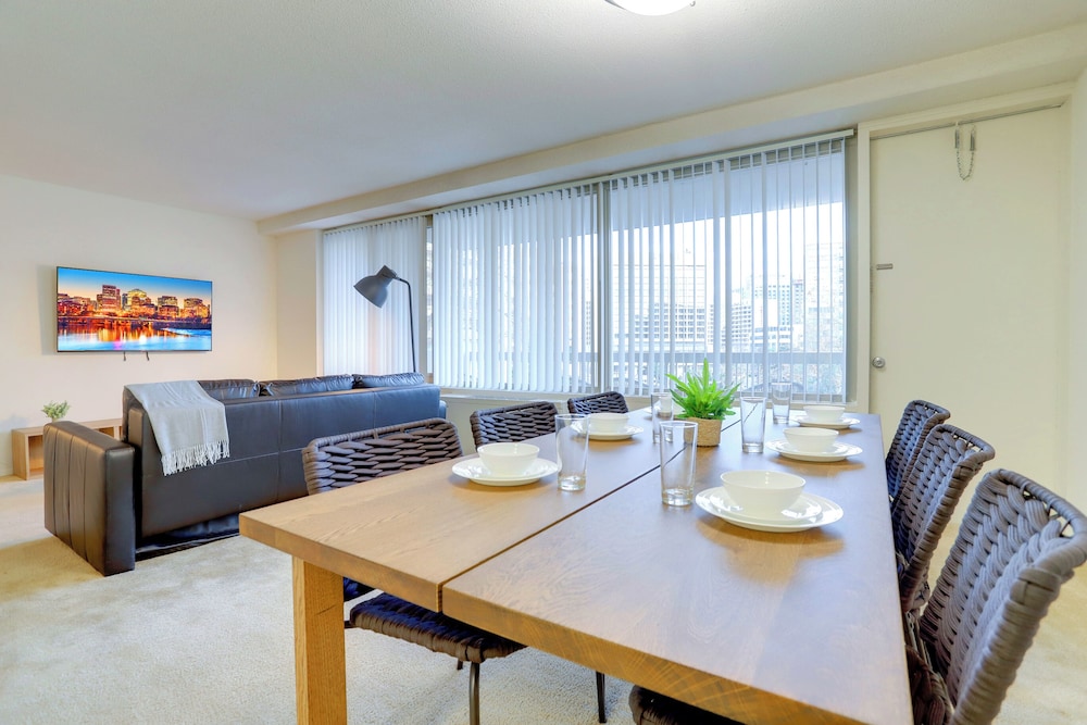 Prime Crystal City Apartments