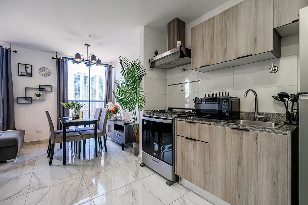 w Brilliant 1BR w Beautiful View in Calle 50