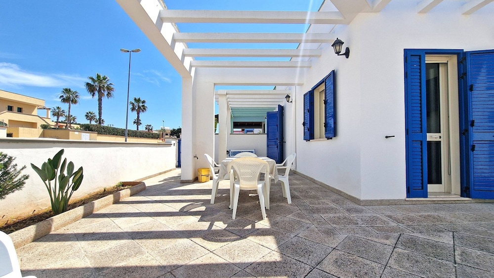 Blue Sky Cottage Just a few Steps From the Beach