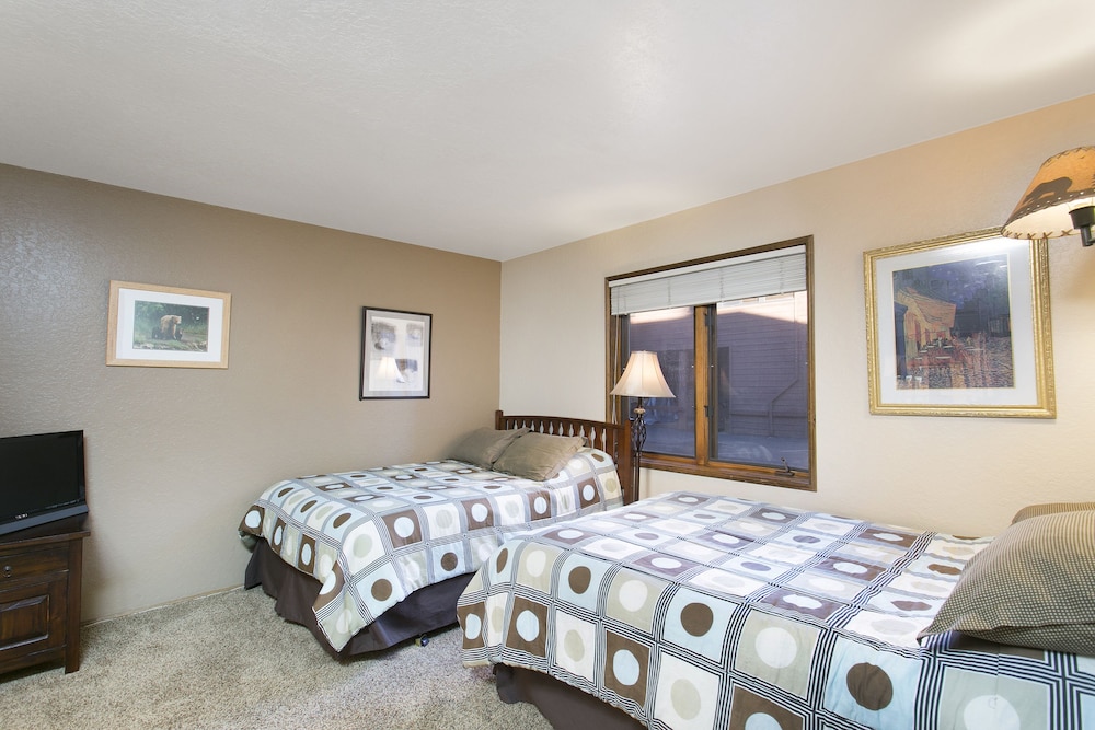Mammoth Village Properties by 101 Great Escapes
