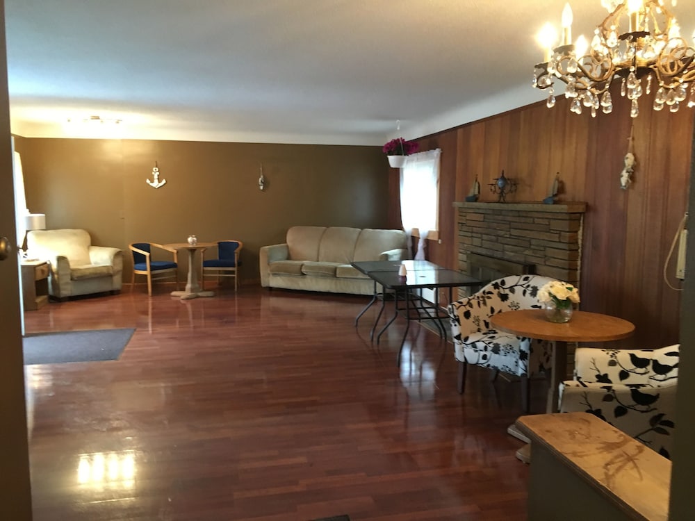 White Feather Motel