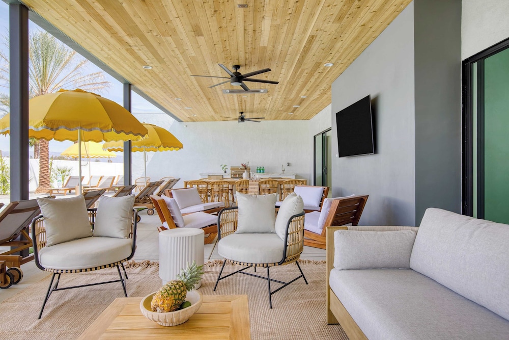 Sleeps 32 2 Villas, Pool, Putting Green+bocce Polo Villas Amara by Avantstay