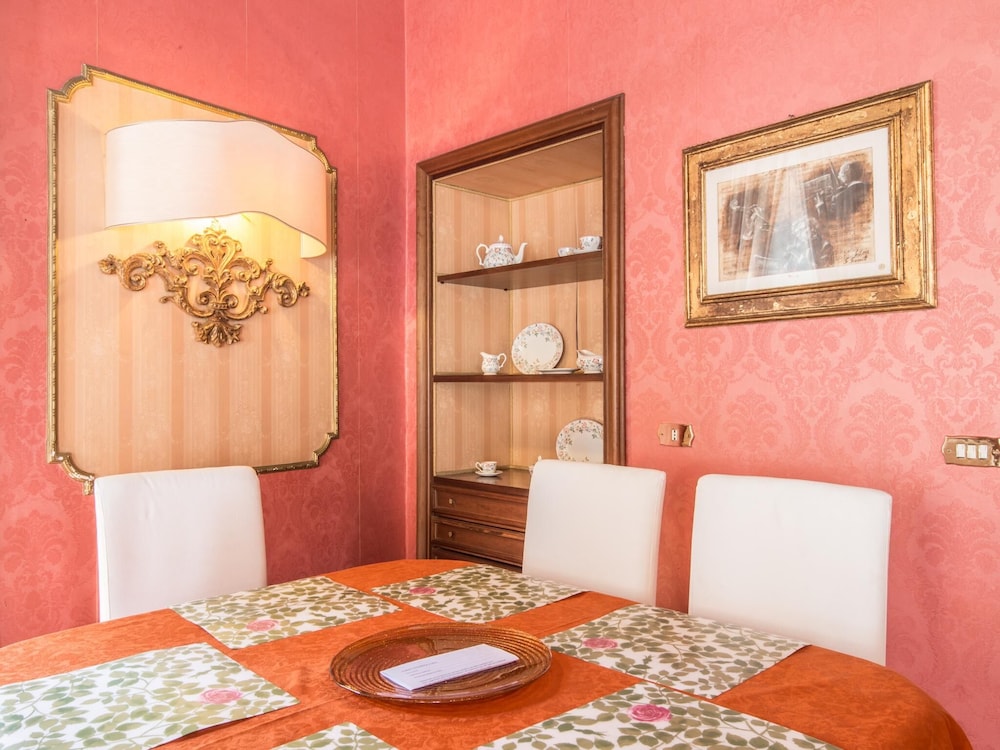 RSH Spanish Steps Luxury Apartment