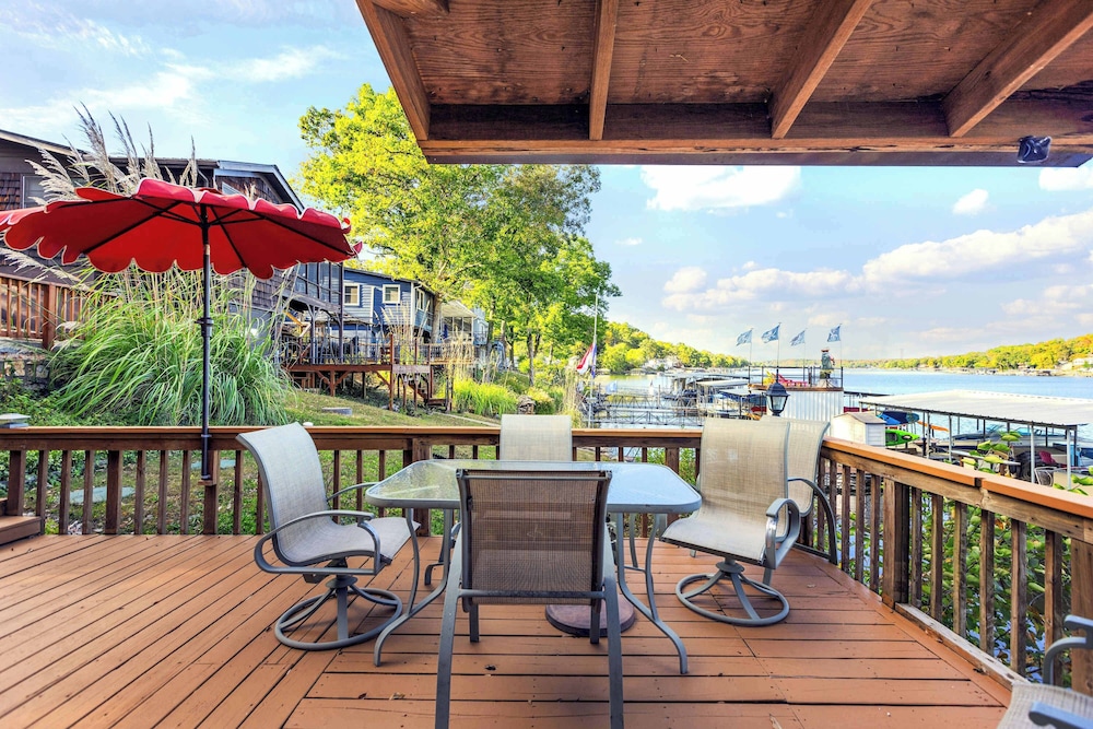Sunrise Oasis - Enjoy Lakefront Living