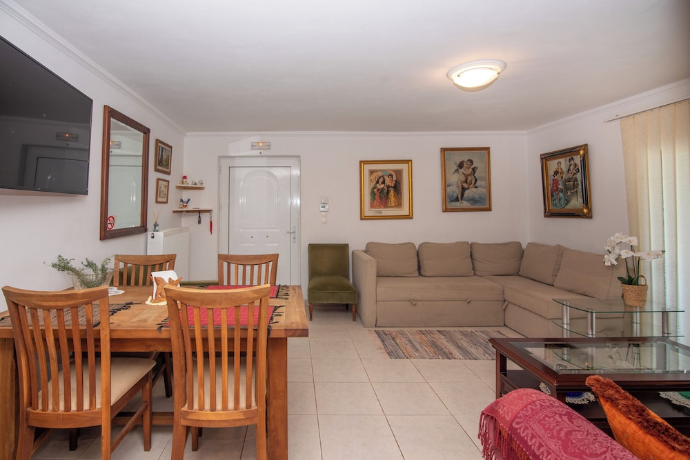 Gigi Star Tatiana Luxury Apartment