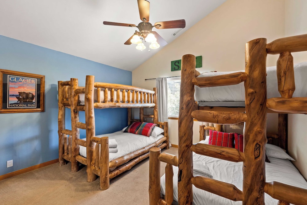 Sleeps 27 2 Homes Near the Lake, Hot Tub + Views Castle Glen Estates