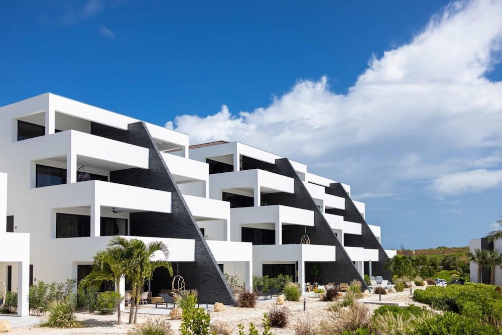 NEW Casa Luna Luxury Apartment at Blue Bay