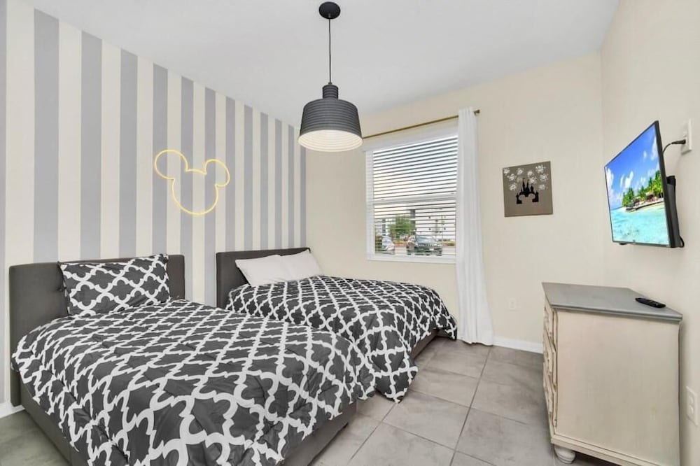 3131 PD - Luxury 3-bed Condo in Storey Lake Resort