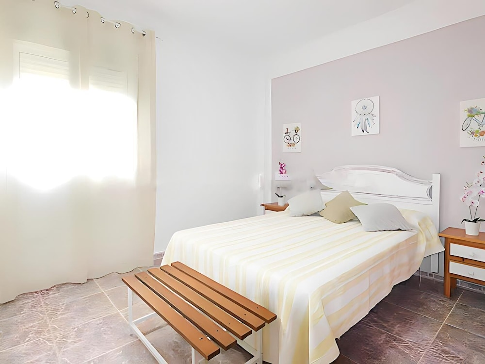 Chalet cerca al pueblo con piscina