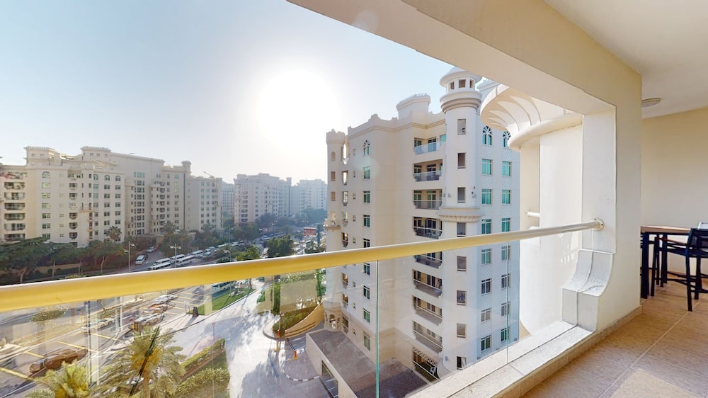 Al Dabas Beach Views 3BD Sleeps 6 Beachfront Beach Pool Access