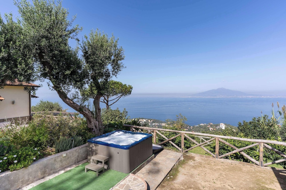 Giulia 3 Villa Apartment Shared Pool Sea Views