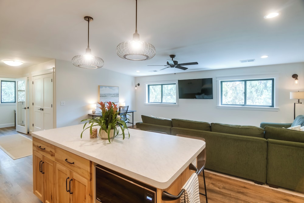 Ski, Hike, Explore: Modern Guest Suite in Rigby