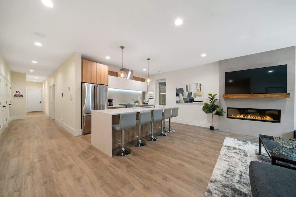 New Two Bed Condo by United Center With Balcony