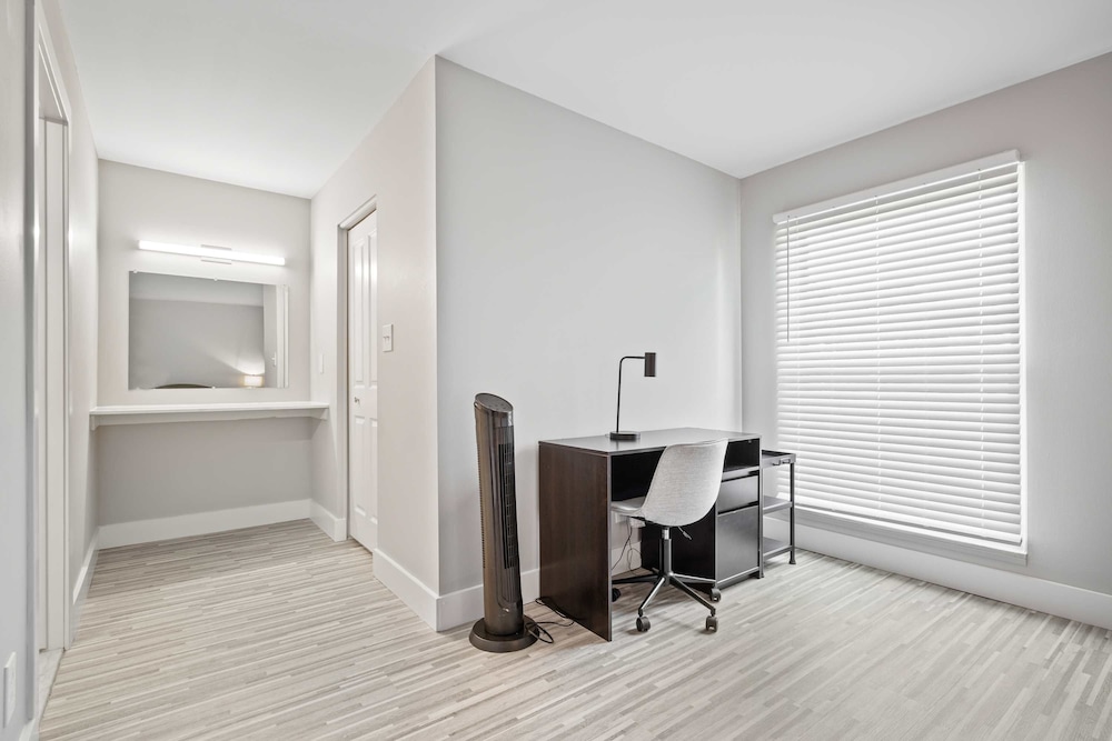 2-bedroom Spacious Stay