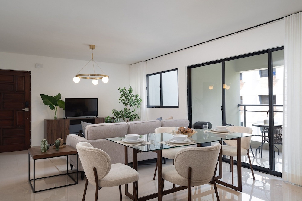 Plaza Colonial Residence By YellowKey