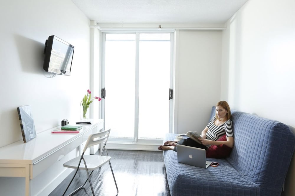 Backpacker College at EC Vancouver: APT Living