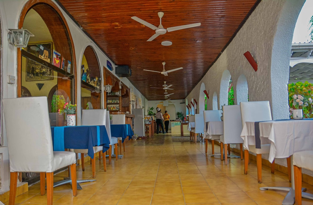 Best Western Jangwani Sea Breeze Hotel