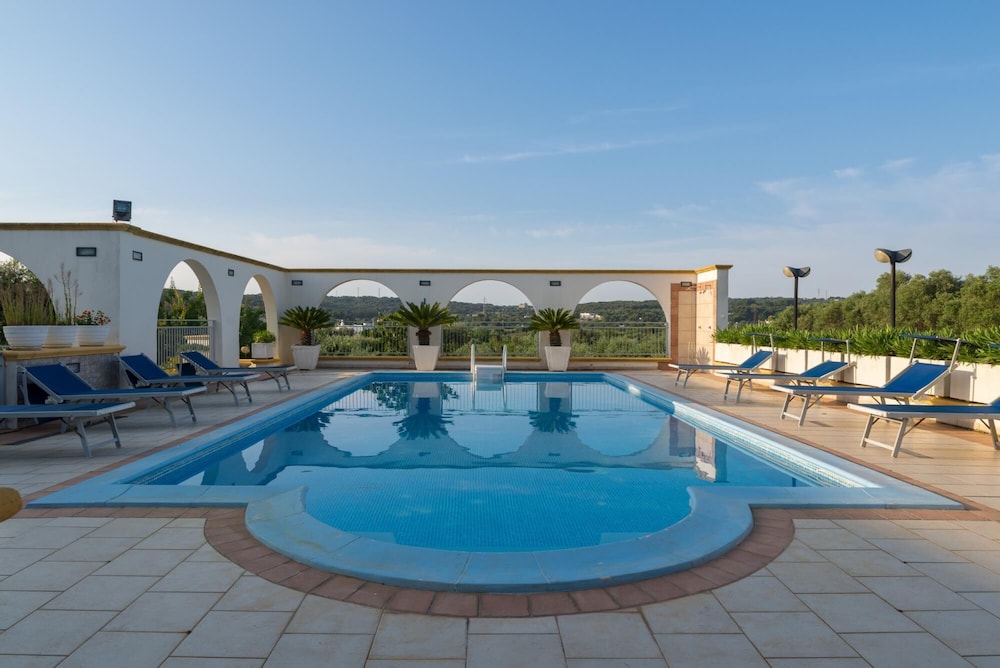 Pool & Wellness