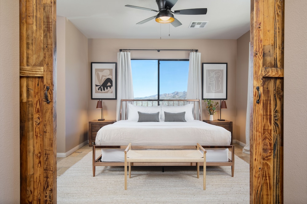 Desert Stone by Avantstay Contemporary Desert Oasis With Pool & Hot Tub view 4